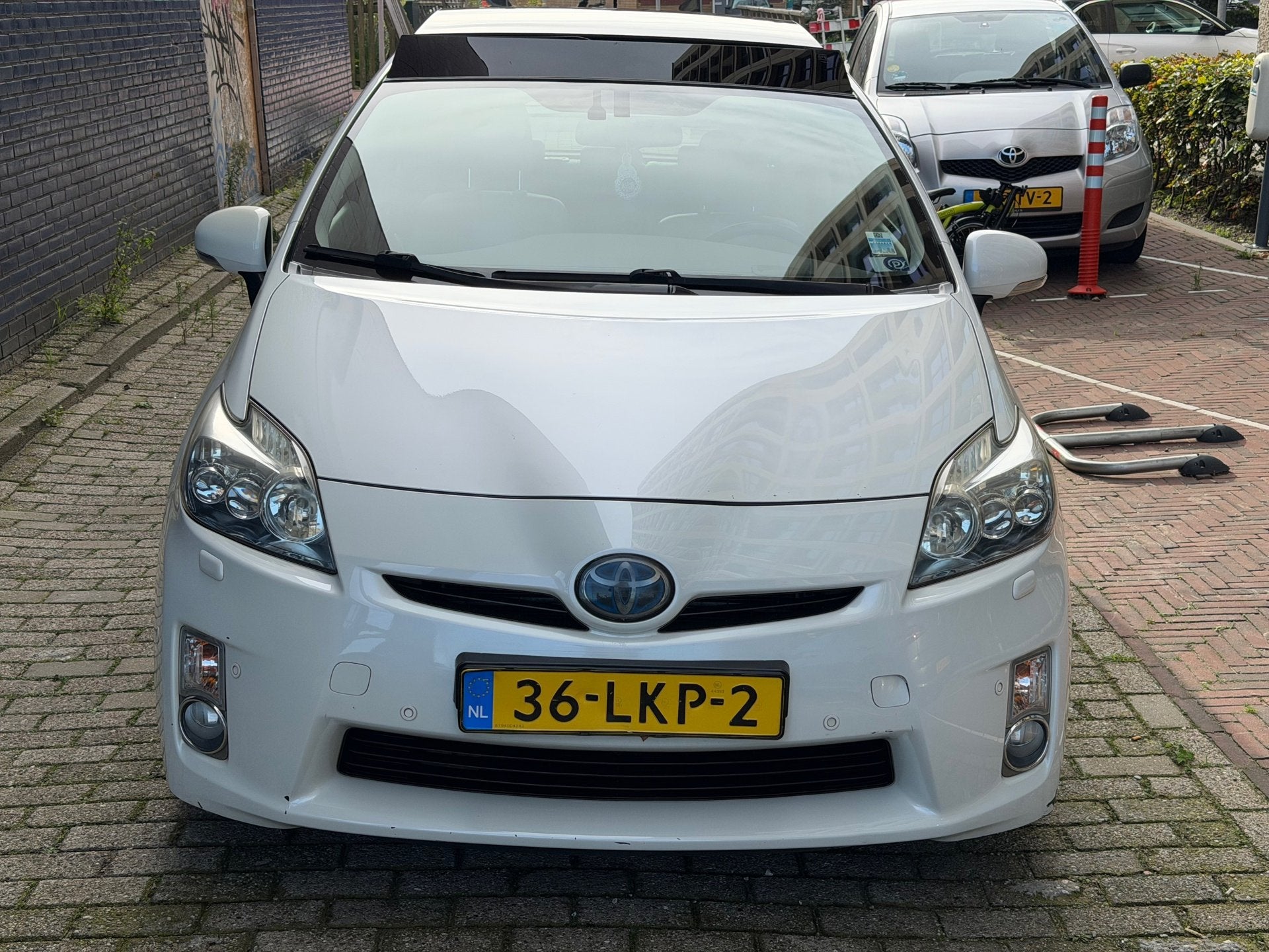 Toyota Prius 1.8 Executive Pano Solar Adaptief Cruise Leer S, Auto's, Gebruikt, Beige, 4 cilinders, Wit