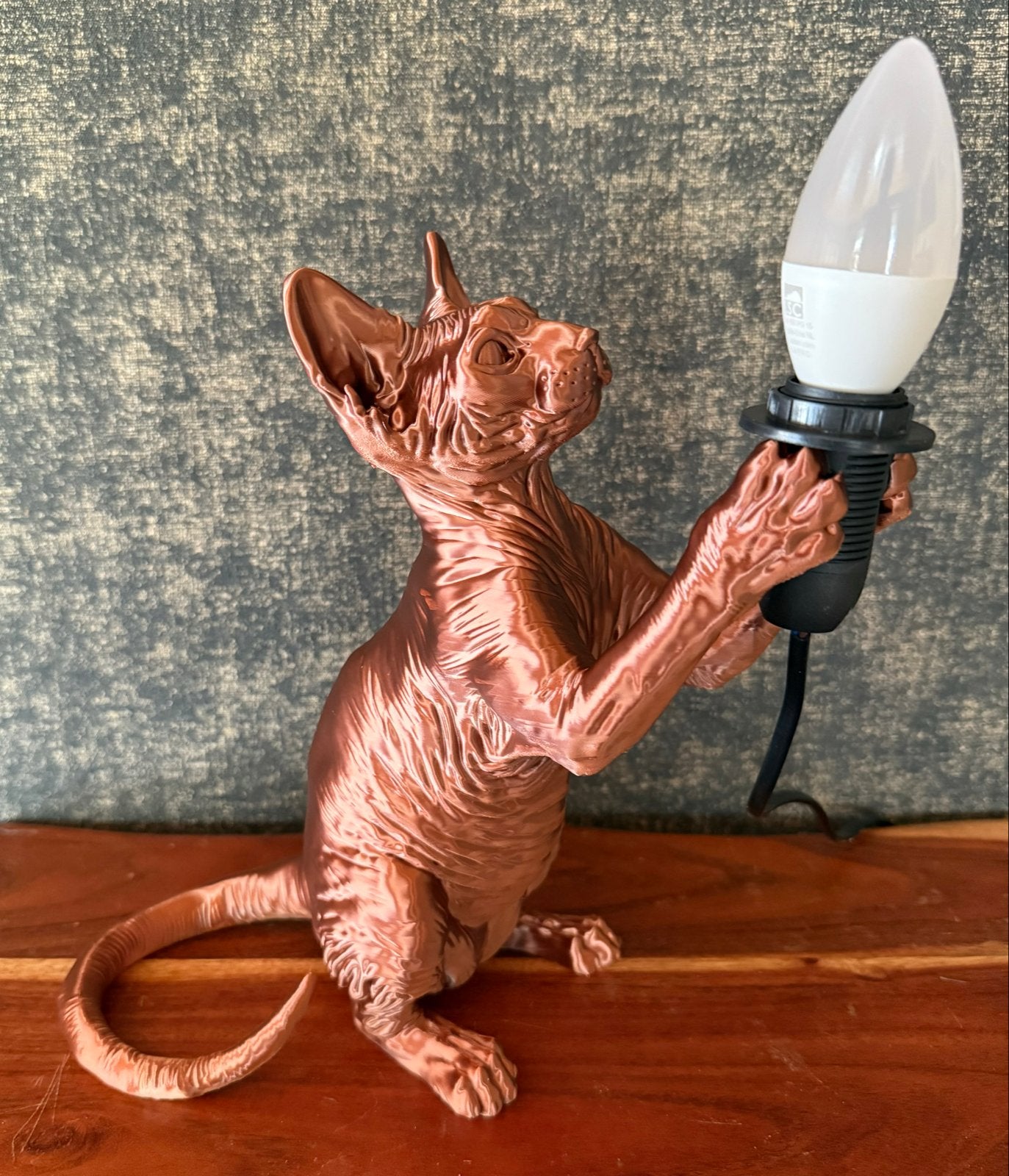 Unieke Sphynx kat lamp - 25cm hoog, Met schakelaar, Kunststof, E14 (klein), Nieuw