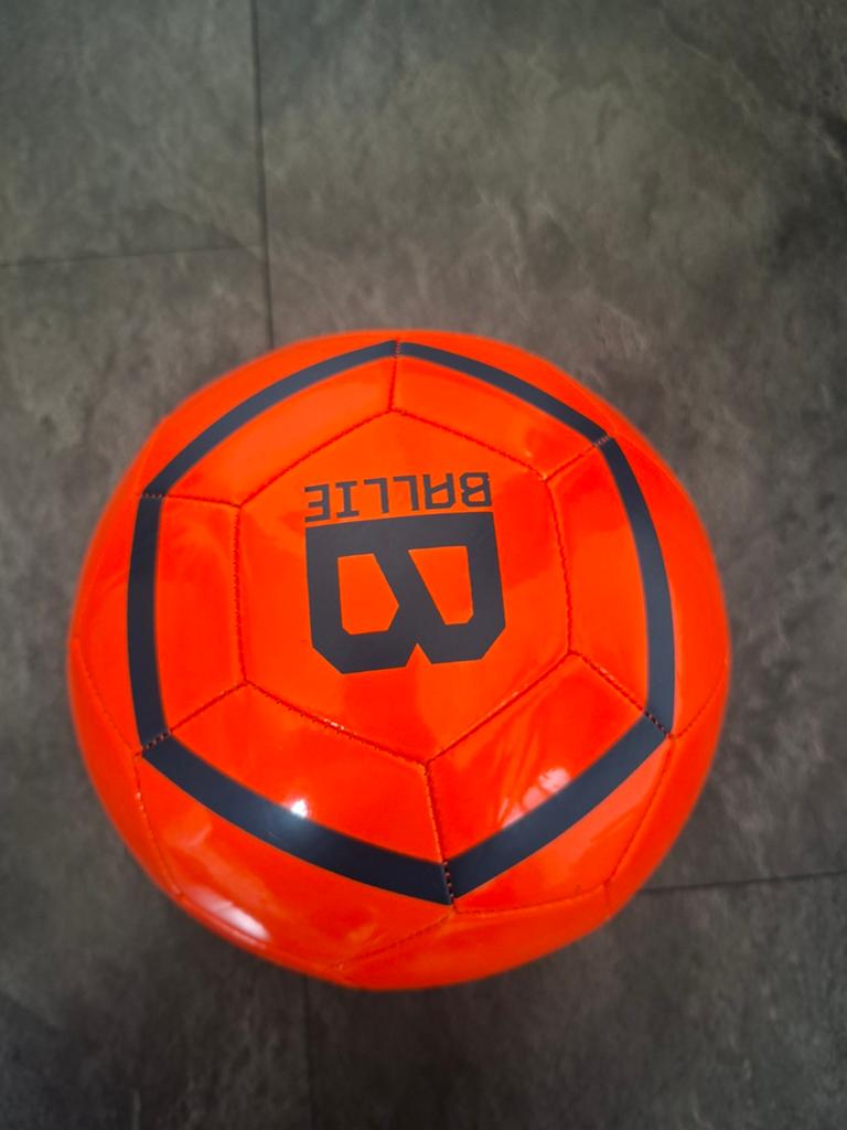 Ballie van Touzani, Sport en Fitness, Voetbal, Maat XS of kleiner, Ophalen of Verzenden, Zo goed als nieuw, Bal