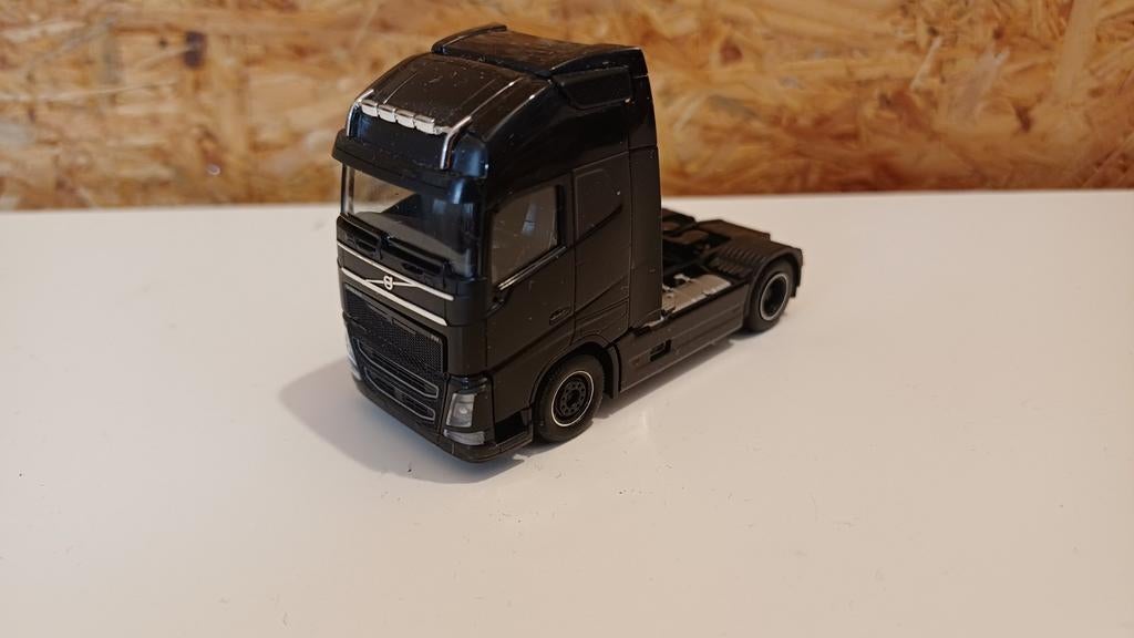 Herpa Volvo FH trekker zwart, Hobby en Vrije tijd, Modelauto's | 1:87, Ophalen of Verzenden, Nieuw, Bus of Vrachtwagen, Herpa