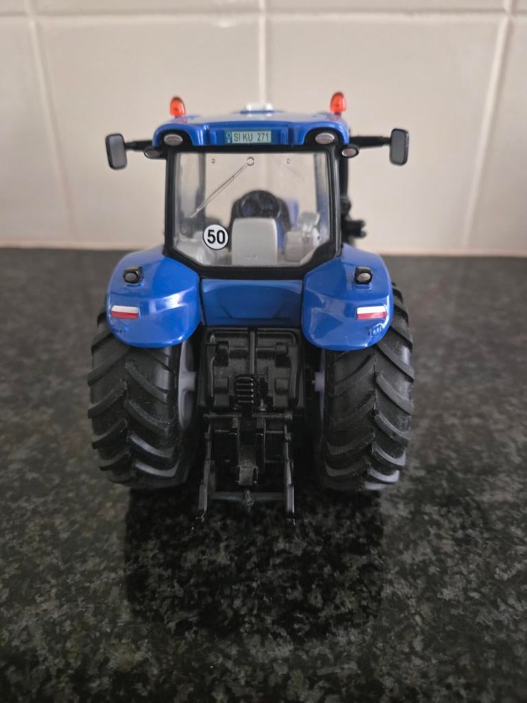 Siku New Holland T8 390 - Zo goed als nieuw, Ophalen of Verzenden