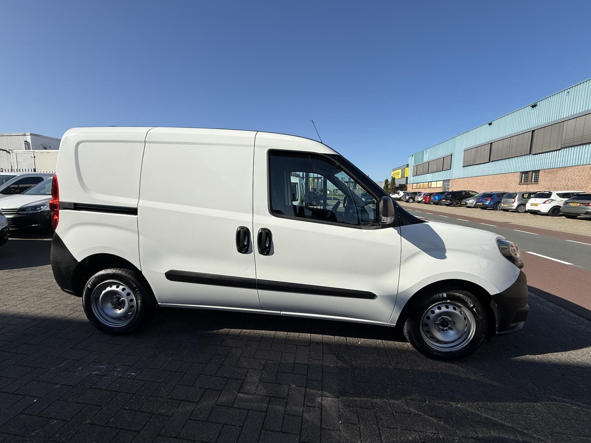 Fiat Doblò Cargo 1.6 MJ L1H1 S Basis, Voorwielaandrijving, Stof, Euro 6, Wit