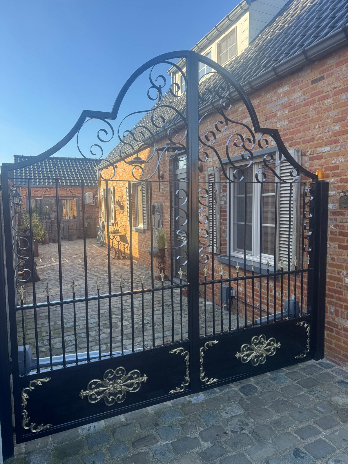 Sierlijk smeedijzeren hekwerk, Tuin en Terras, Tuinhekken en Hekwerk, Ophalen, Met poort, Zo goed als nieuw, Sierhekwerk