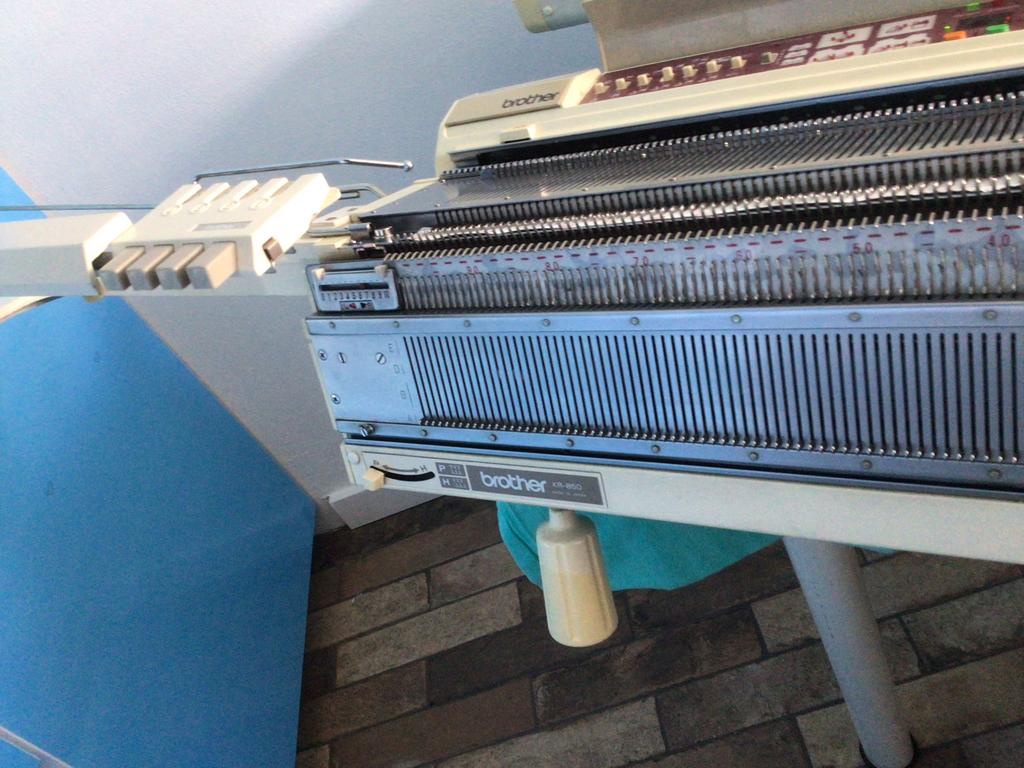 Brother KH-950 / KR-850 Elektronische /met kleurenautomaat., Hobby en Vrije tijd, Ophalen, Gebruikt, Breien, Machine