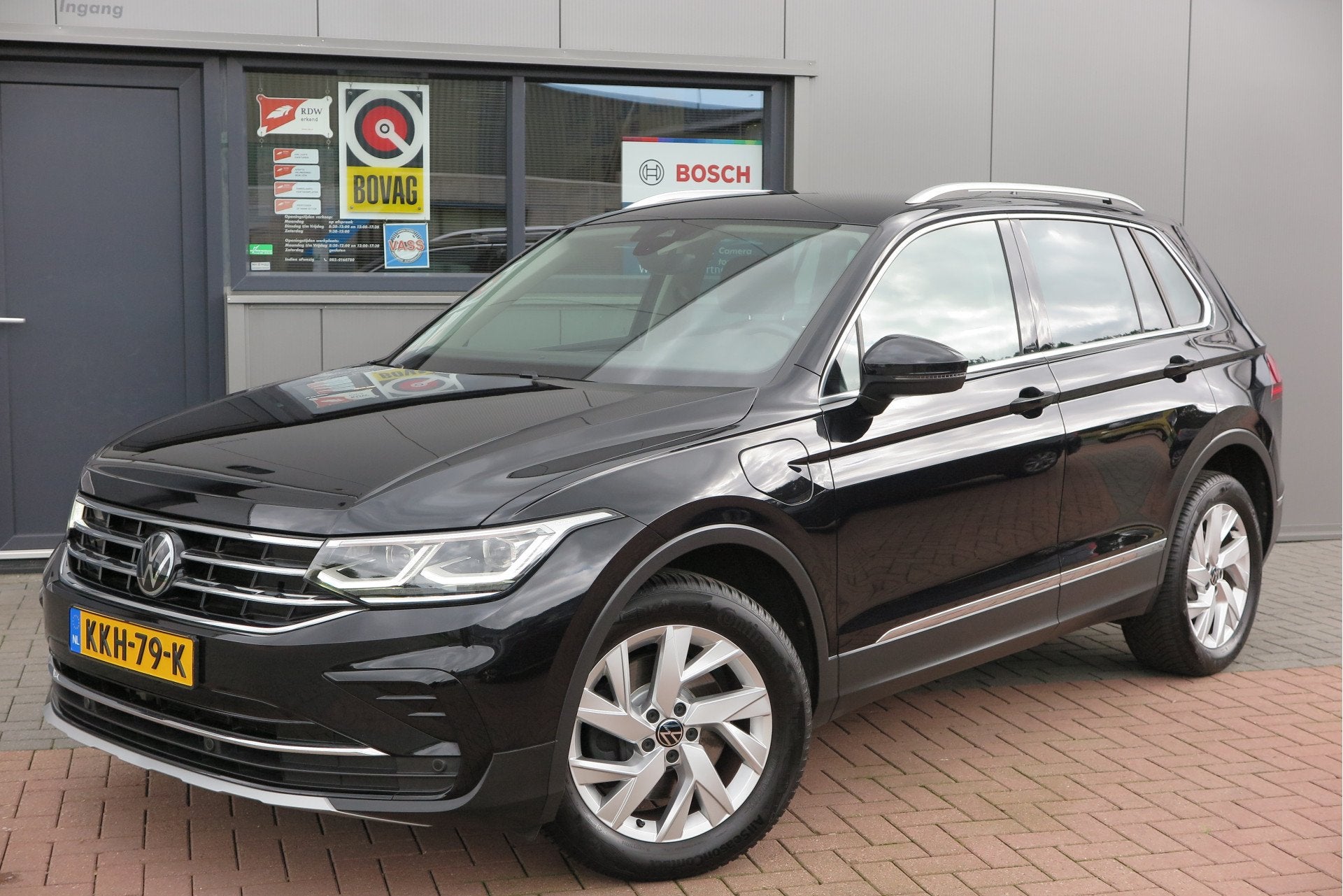 Volkswagen Tiguan 1.4 TSI eHybrid Elegance 245pk DSG ,Led ma, 4 cilinders, Alcantara, Zwart, Grijs