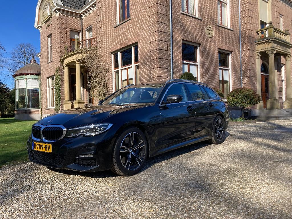 BMW 3-Serie Touring 330d 286pk G21 Aut 2020 Zwart NL auto, Auto's, BMW, Automaat, Euro 5, Achterwielaandrijving, Zwart