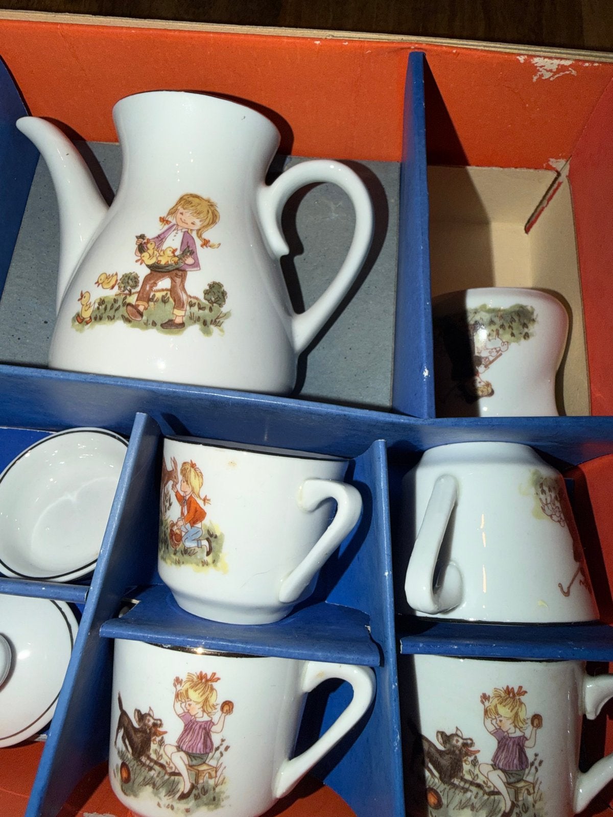 Vintage Kinderserviesje in originele verpakking, Ophalen, Gebruikt, Meisje