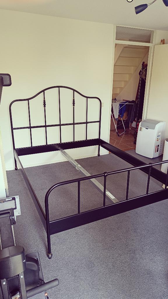 Ikea ledikant met bodems, Ophalen, Zwart, Tweepersoons, Zo goed als nieuw