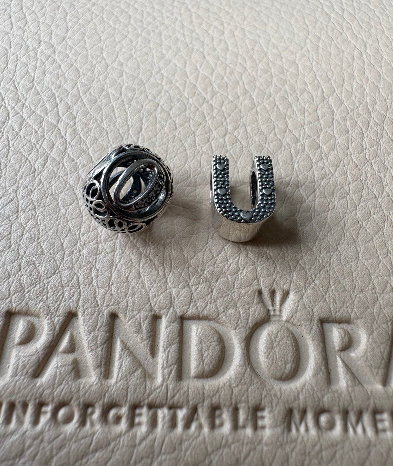 Pandora letter U O, Pandora, Nieuw, Ophalen of Verzenden, 2 of 3 bedels