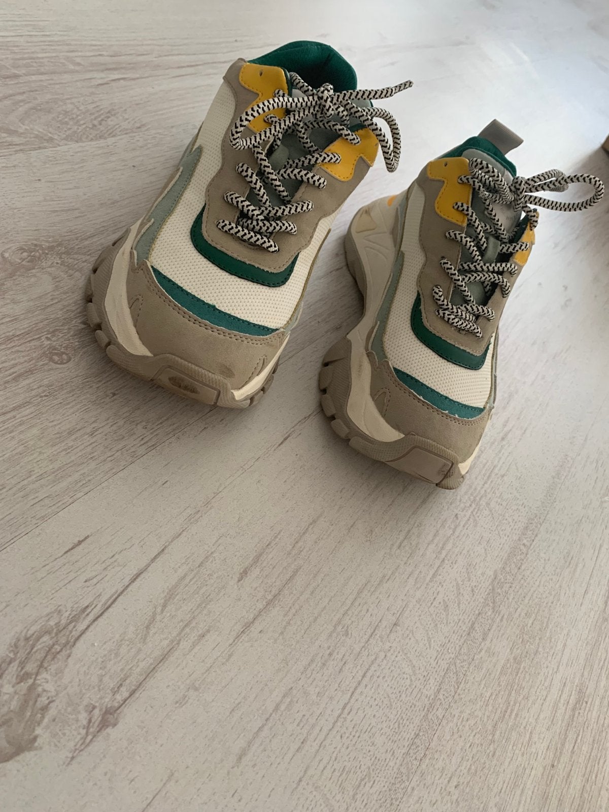 Schoen, Kleding | Dames, Schoenen, Zo goed als nieuw, Sneakers of Gympen, Overige kleuren, Ophalen of Verzenden