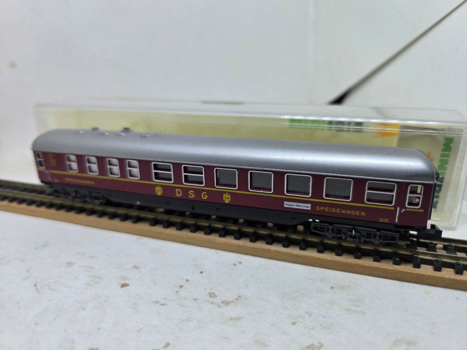 Minitrix 18036 DSG Speisewagen met verlichting N-spoor, Hobby en Vrije tijd, Modeltreinen | N-Spoor, Ophalen of Verzenden, Zo goed als nieuw