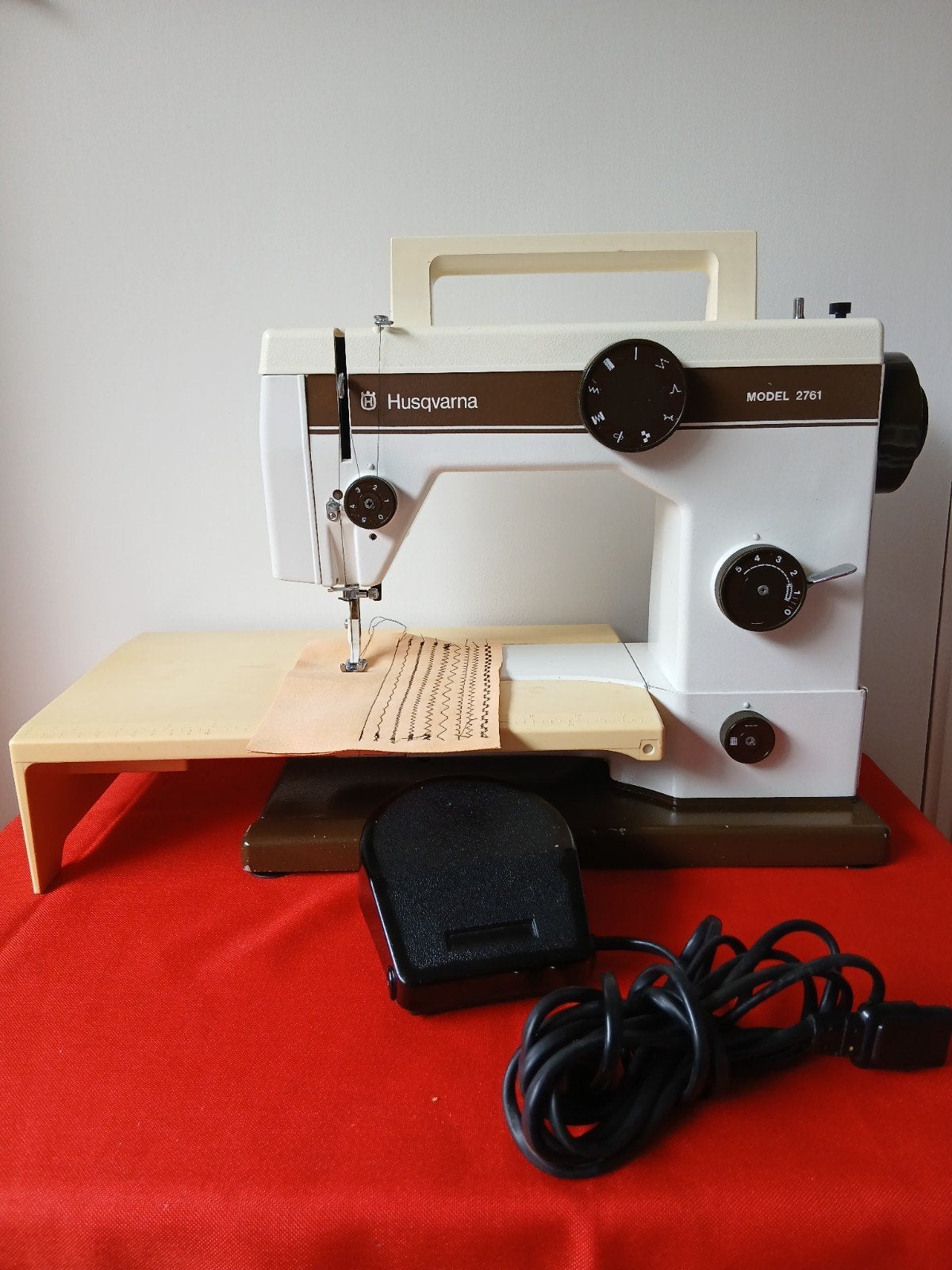 Husqvarna Naaimachine Model 2761, Hobby en Vrije tijd, Ophalen, Gebruikt, Naaimachine, Husqvarna