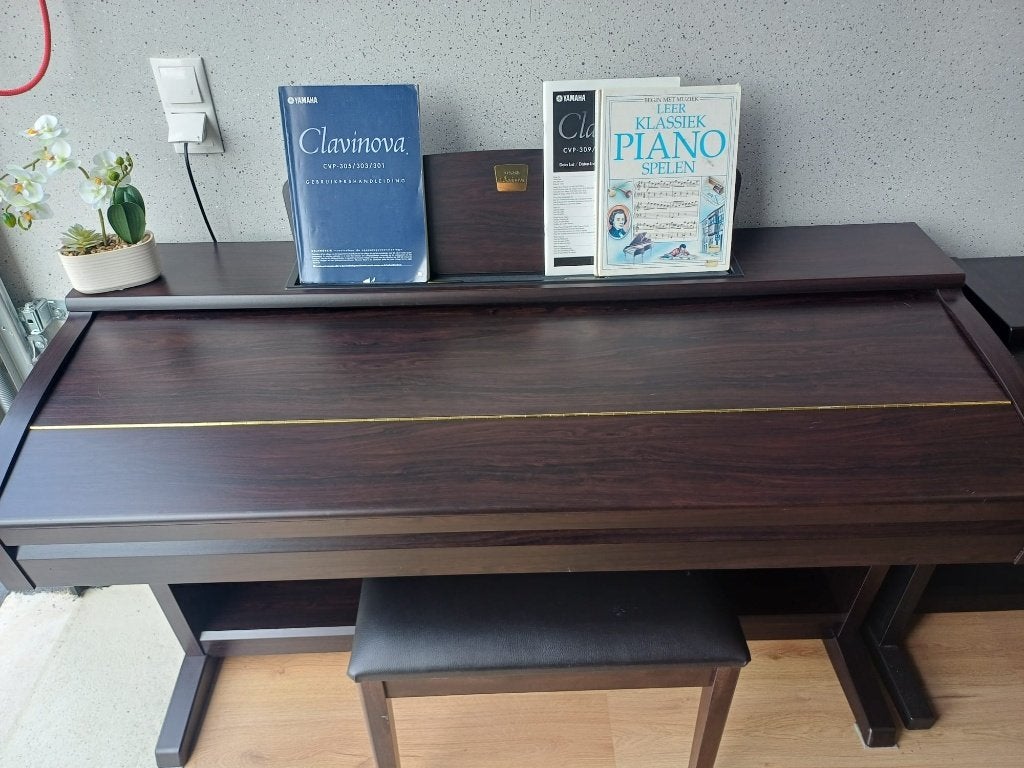 Yamaha Clavinova CVP-303. incl. Bezorging, Bruin, ., Digitaal, Ophalen of Verzenden