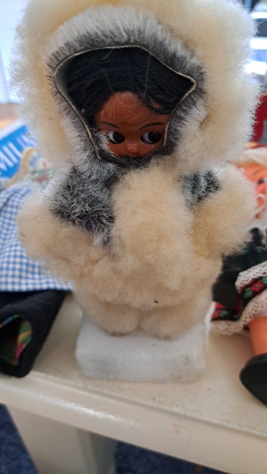 Vintage Eskimo popje in bonten jas, Ophalen of Verzenden, Gebruikt, Overige typen