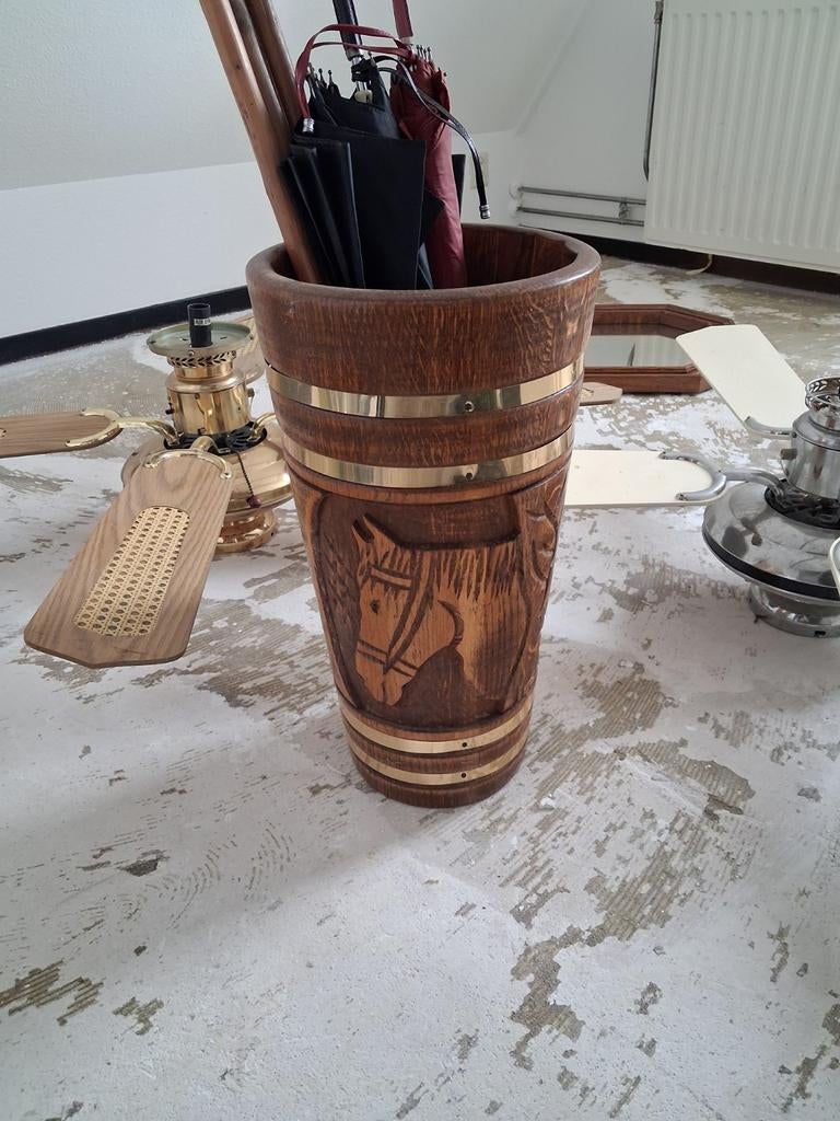 Antieke houten paraplubak met paardensnijwerk, Ophalen of Verzenden, Gebruikt