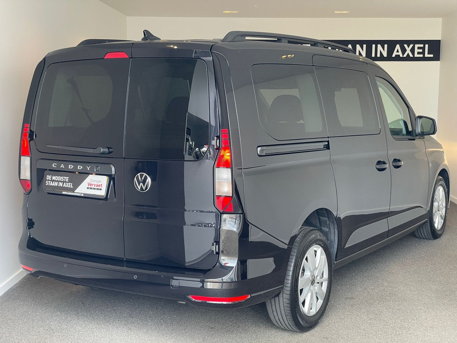 Volkswagen Caddy Maxi 1.5 TSI Life (bj 2025, automaat), Auto's, Zwart, 4 cilinders, Zwart, Geïmporteerd