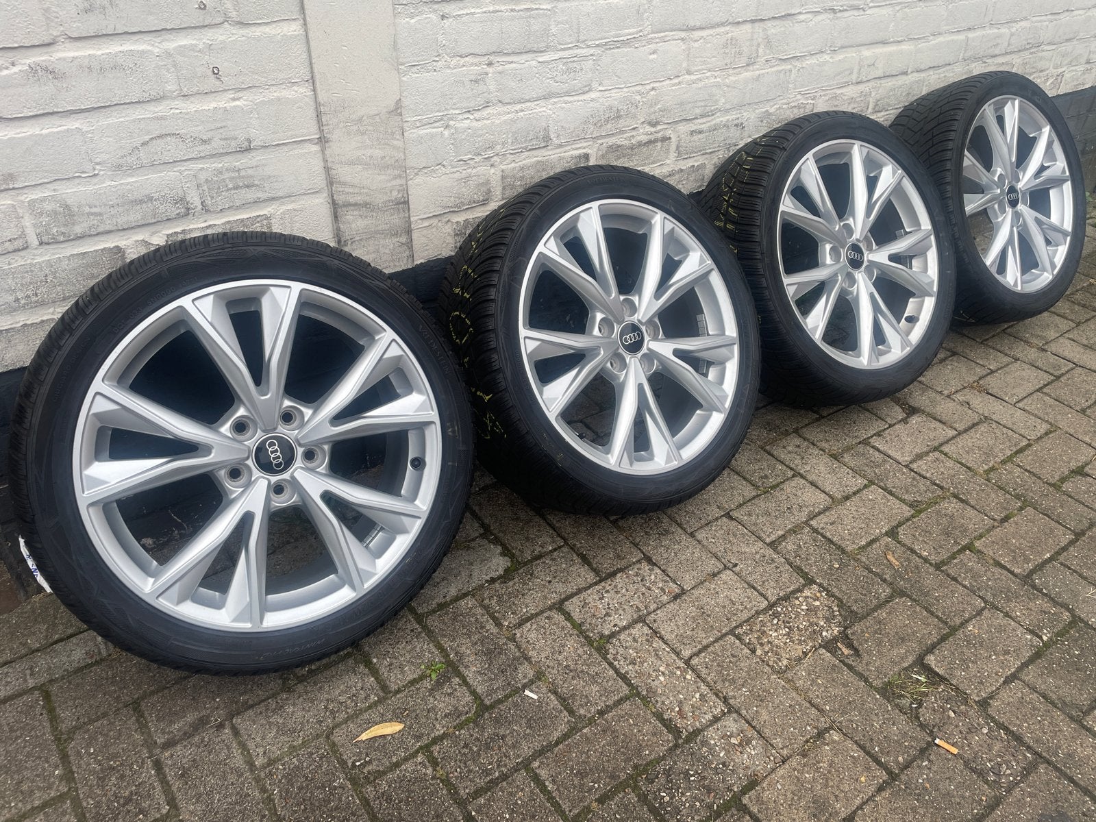 Audi A3 / VW Golf 18 inch winterset Vredestein 225/40/18 M&S, Ophalen, Gebruikt, Eu, Info@velgen.com
