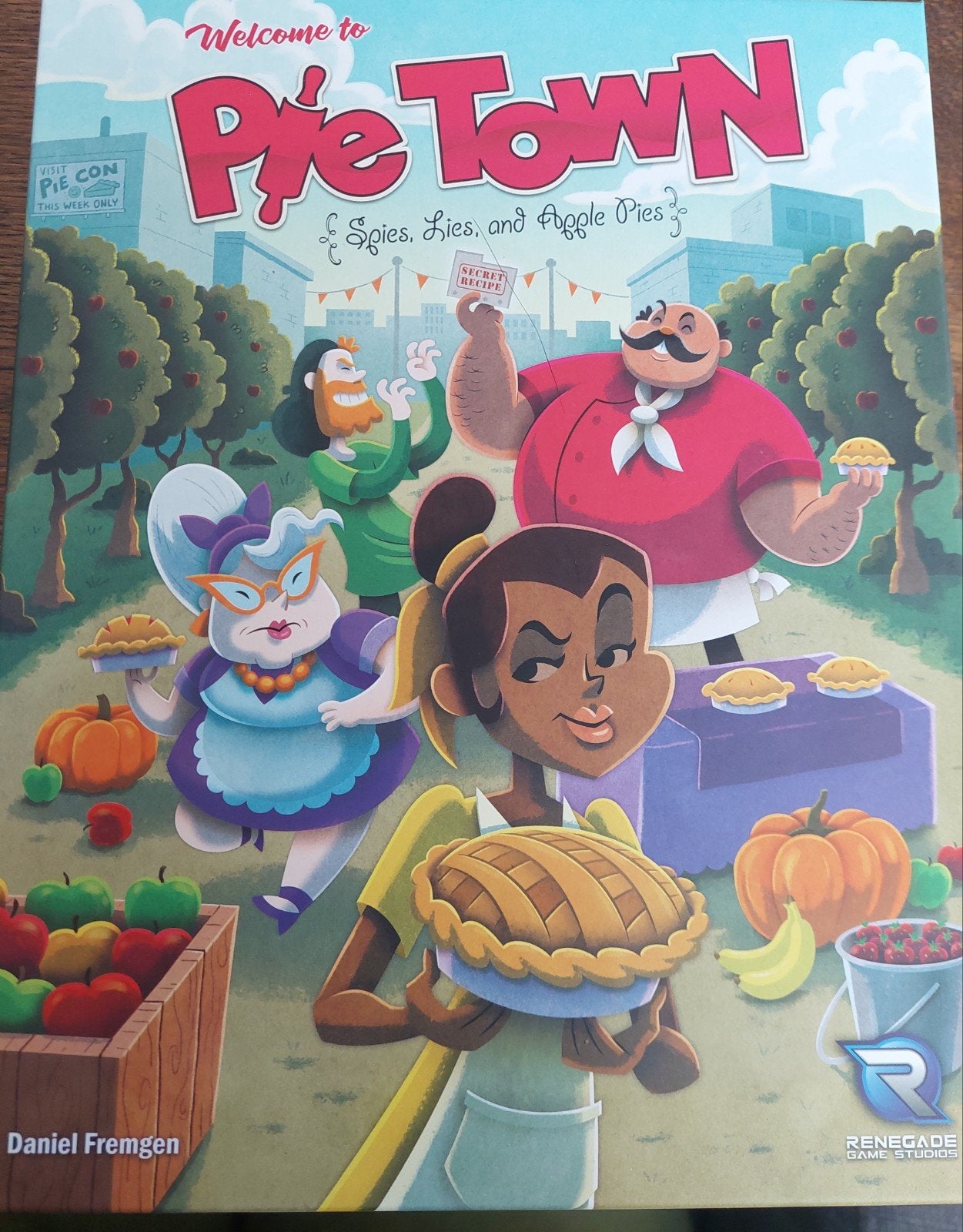 Pie Town: Spies, Lies, and Apple Pies, Drie of vier spelers, Ophalen of Verzenden, Zo goed als nieuw, Renegade Game Studios