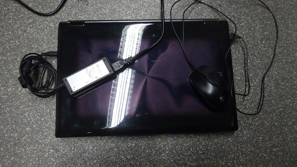 Samsung 17 inch i7, Intel core 7, Met videokaart, 2 tot 3 Ghz, Qwerty
