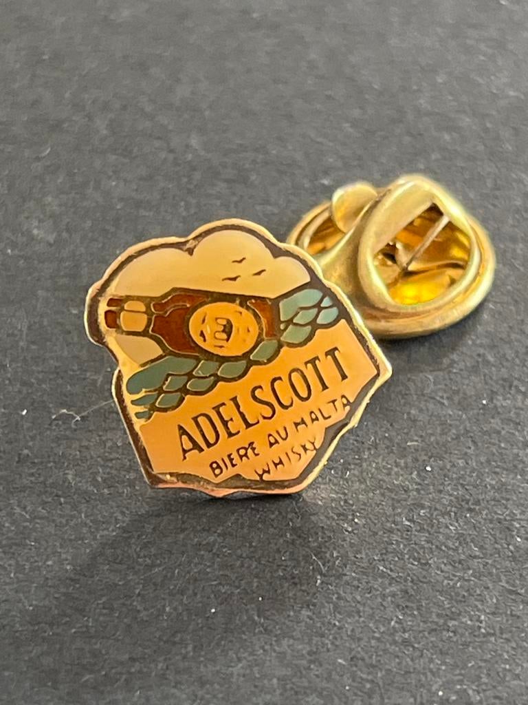 Bier pin Adelscott Biere au Malta Whisky, Verzamelen, Biermerken, Gebruikt, Overige typen, Overige merken, Ophalen of Verzenden
