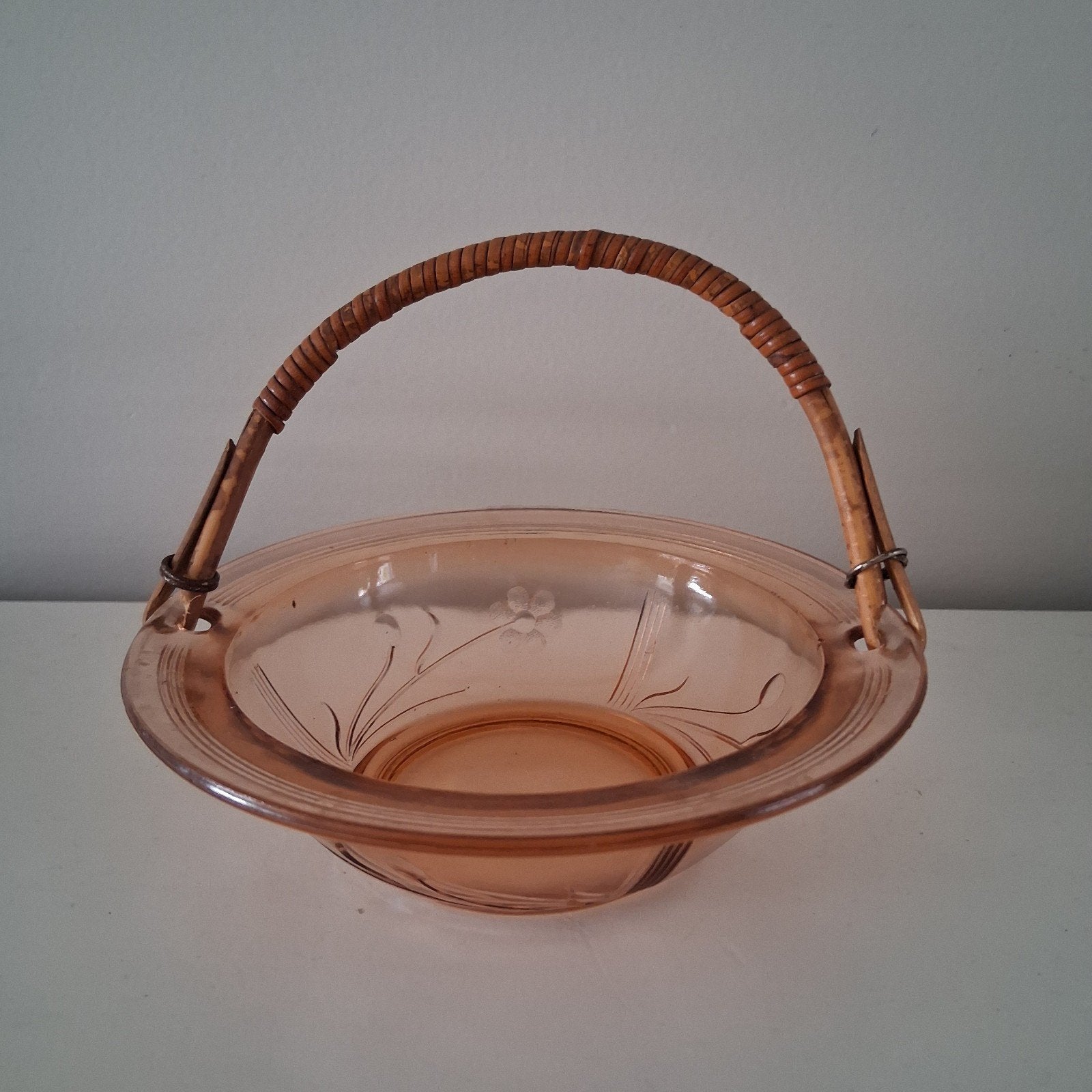 Vintage bonbonschaaltje met rotan hengsel, Antiek en Kunst, Ophalen of Verzenden