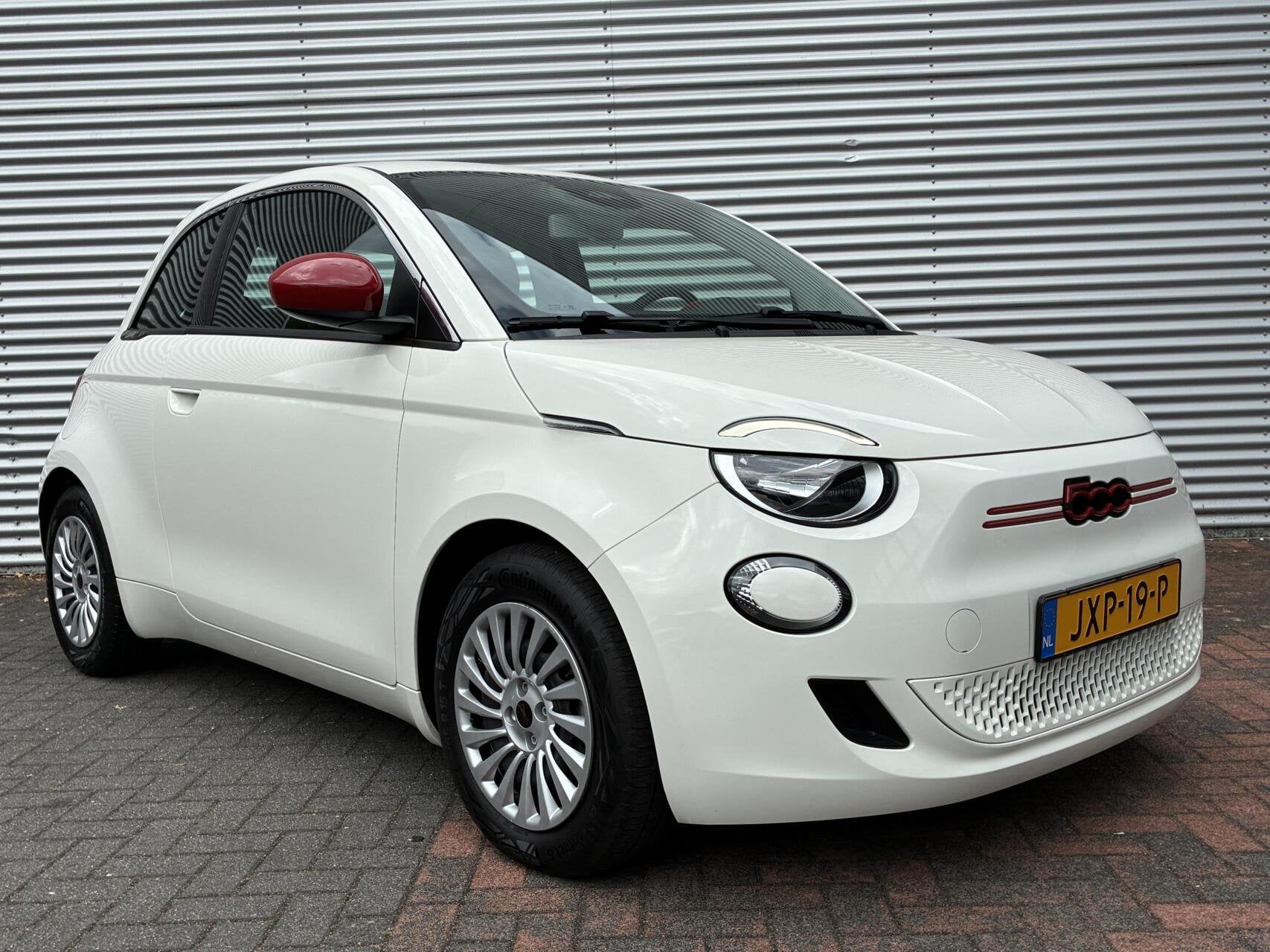 Fiat 500 RED 24 kWh Navi Camera Carplay Led Cruise SOH 100%, Dealer onderhouden, Stof, Gebruikt, 95 pk