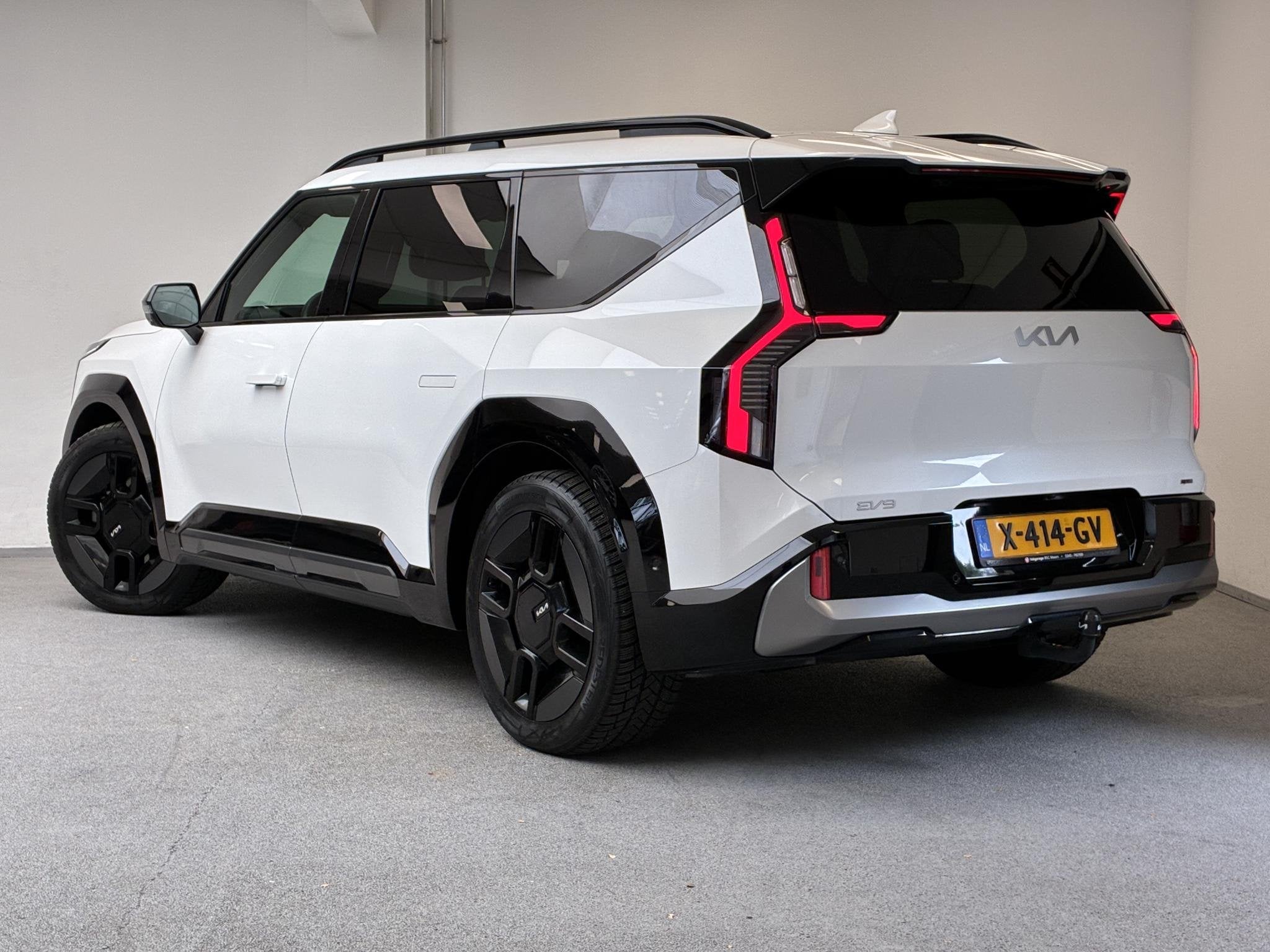 Kia EV9 Launch Edition GT-Line AWD 99.8 kWh | 7-ZITS | 100%, Auto's, Kia, Met garantie (alle), Wit, Origineel Nederlands, Parkeerassistent