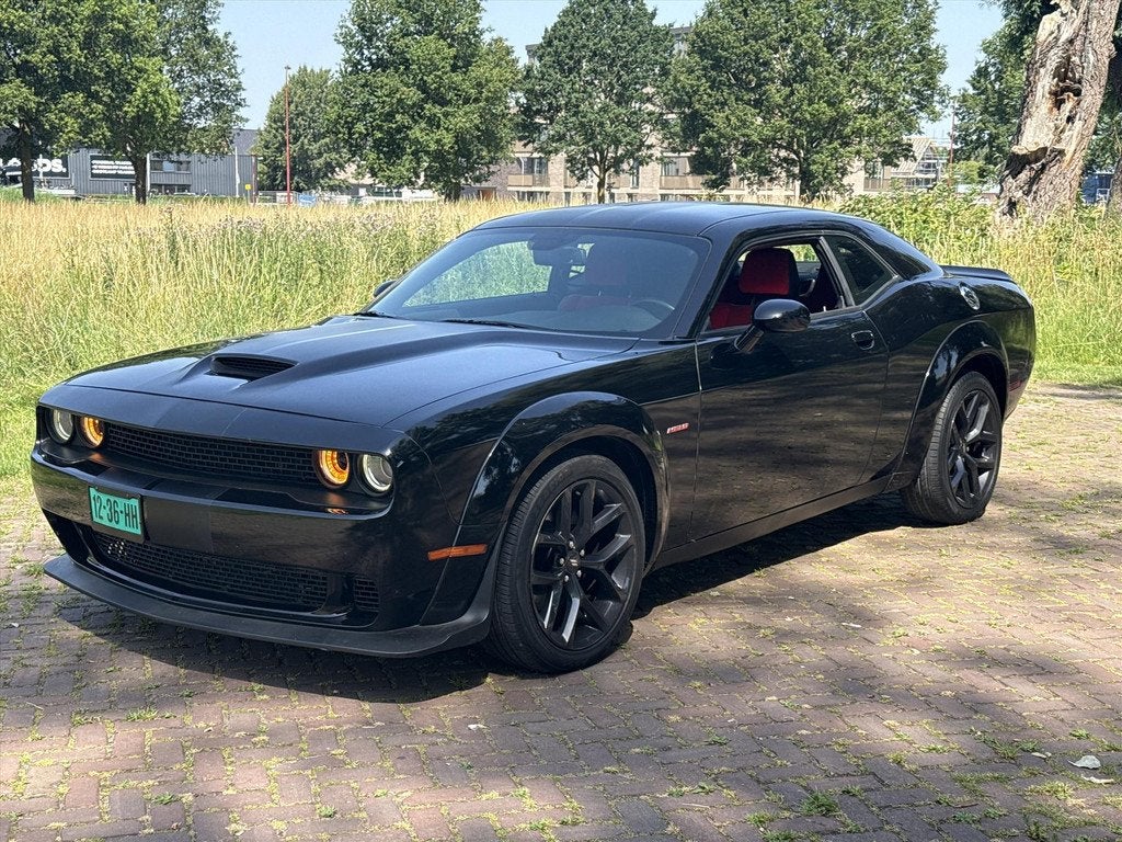 Dodge Challenger COUPE HEMI R\T DE PRIJS IS EX BTW, Auto's, Dodge, Automaat, Gebruikt, Zwart, Bedrijf
