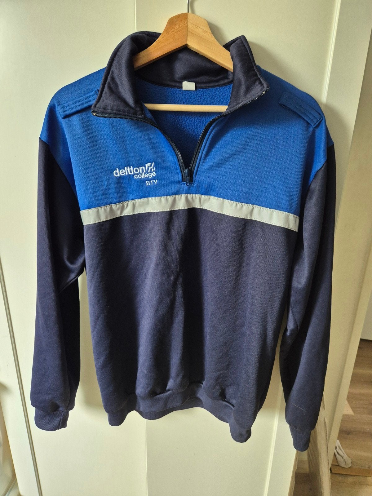 2x Delion College HTV Opleiding Zwolle Uniformtruien M/L, Ophalen of Verzenden, Gedragen, Delion College