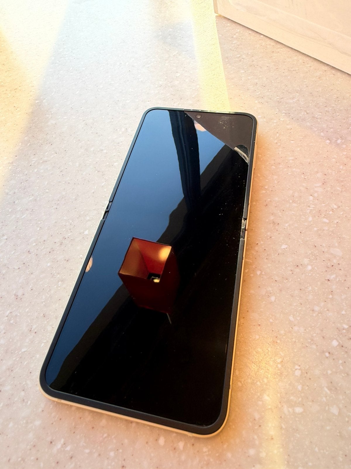 Foto 2 van Samsung Galaxy Z flip 6 512GB geel