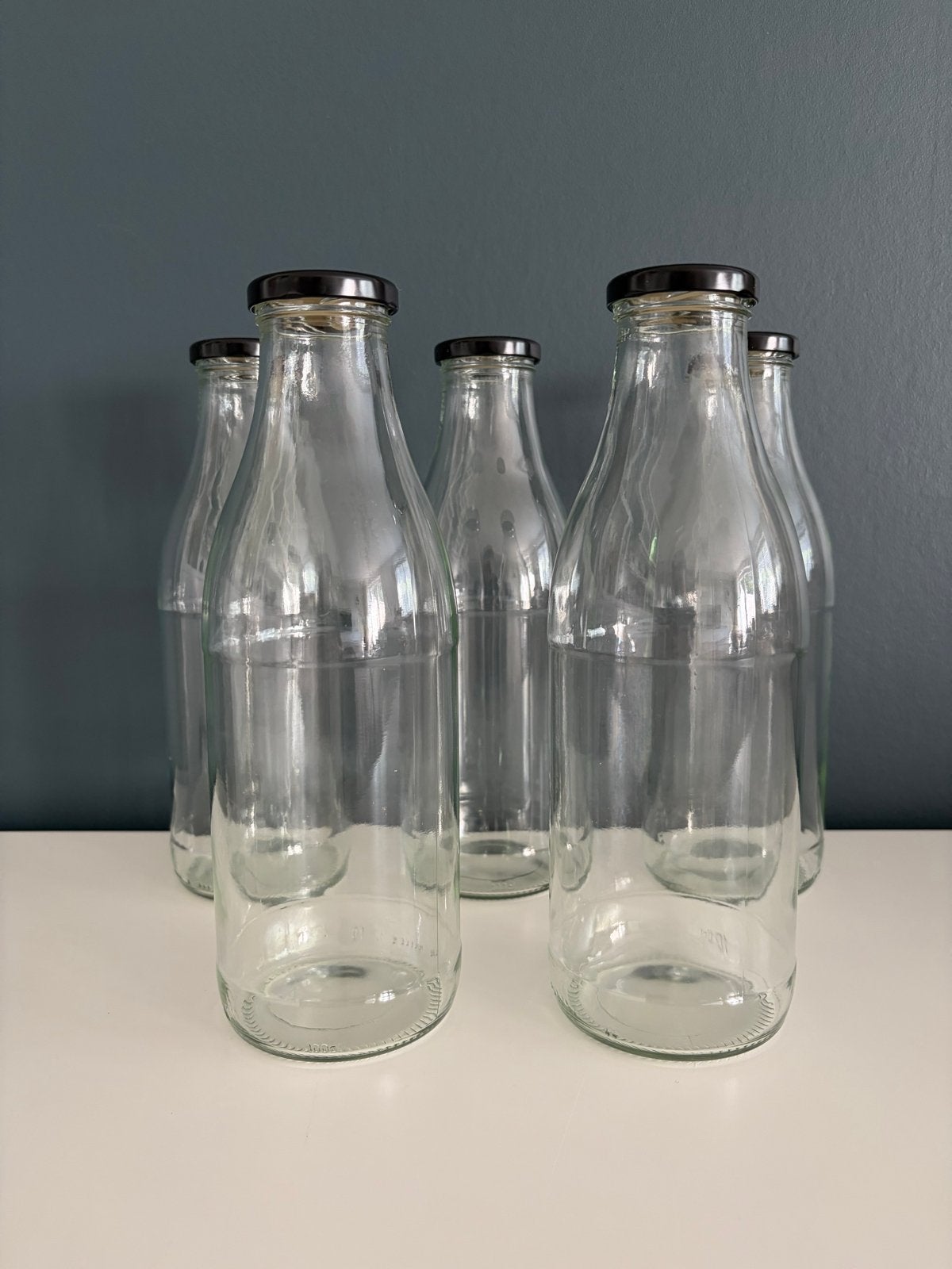 Glazen flessen (1L) met zwarte dop voor 0,50 cent per stuk, Ophalen, Zo goed als nieuw, Overige merken, Glas