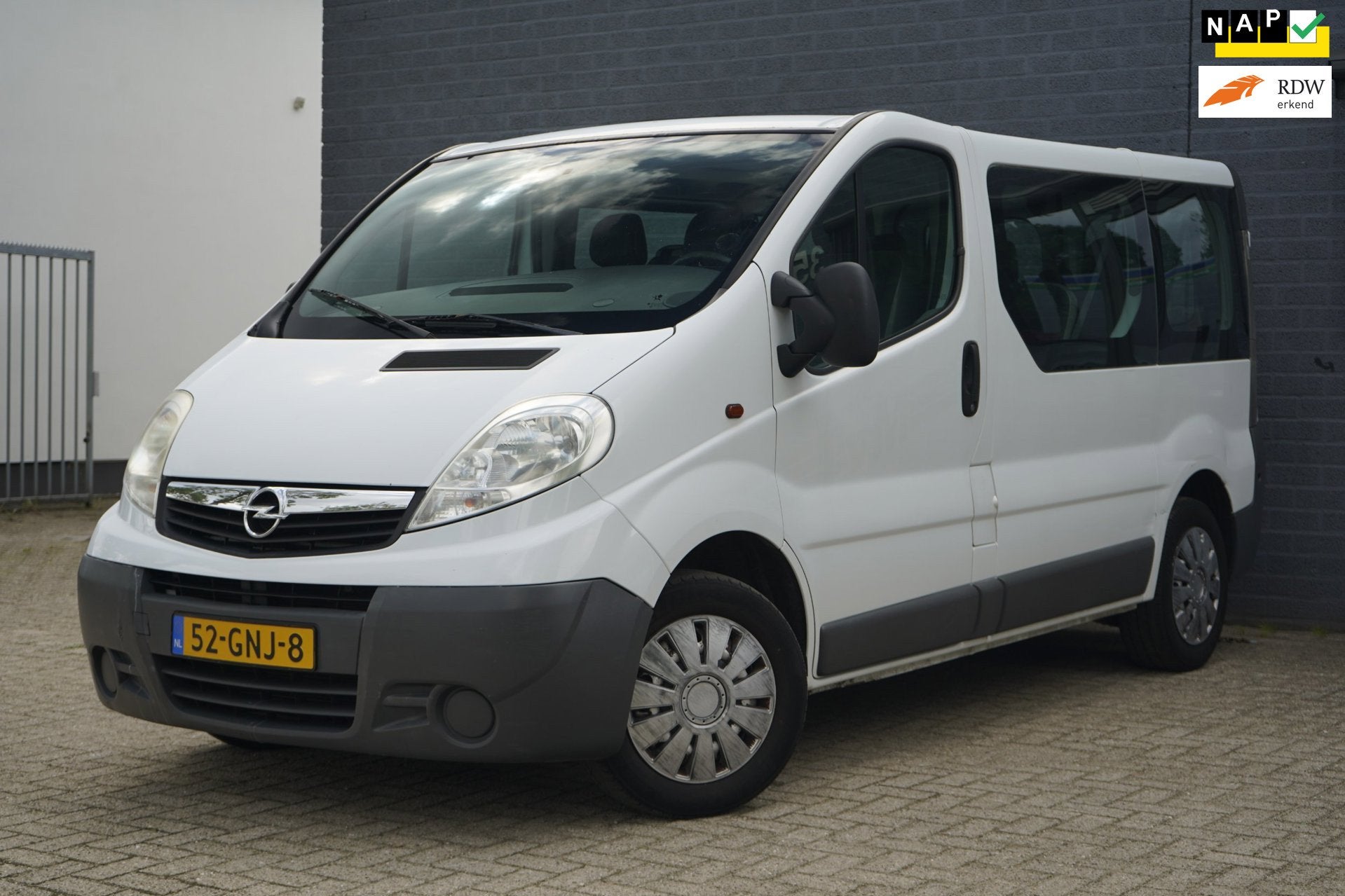 Opel Vivaro Combi 2.5 CDTI L1H1, Personenbus, NAP, Auto's, Voorwielaandrijving, Stof, Zwart, 1960 kg