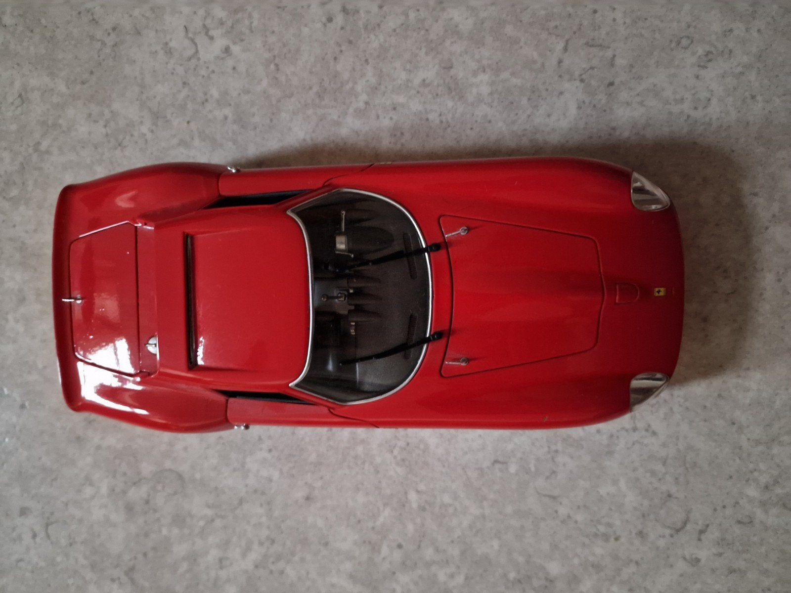 Prachtige Ferrari 330 P4 schaalmodel, Verzenden, Zo goed als nieuw, Auto, Overige merken