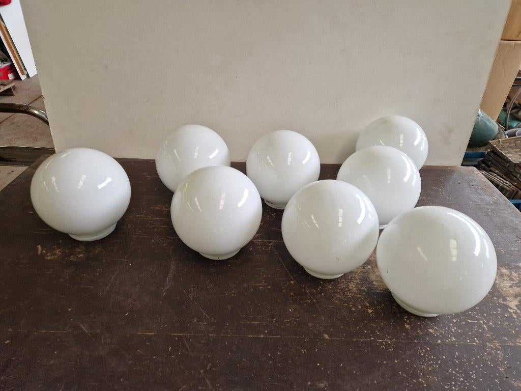8 witte retro glazen lampenkappen schroefbol €10 p.st., Gebruikt, Wit, Rond, Ophalen of Verzenden