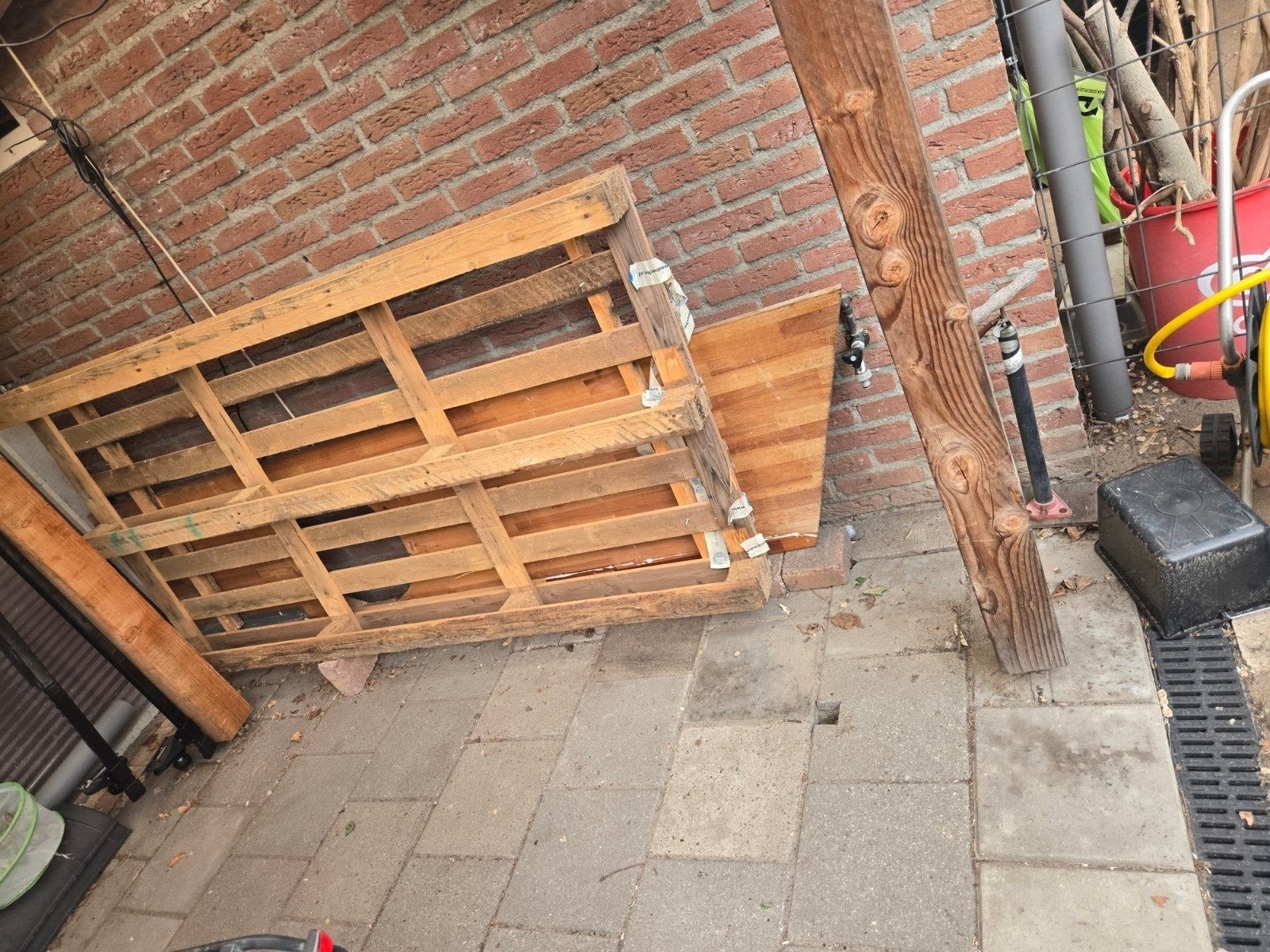 GRATIS: Houten planken, balkjes, pallet, oud keukenblad, Ophalen