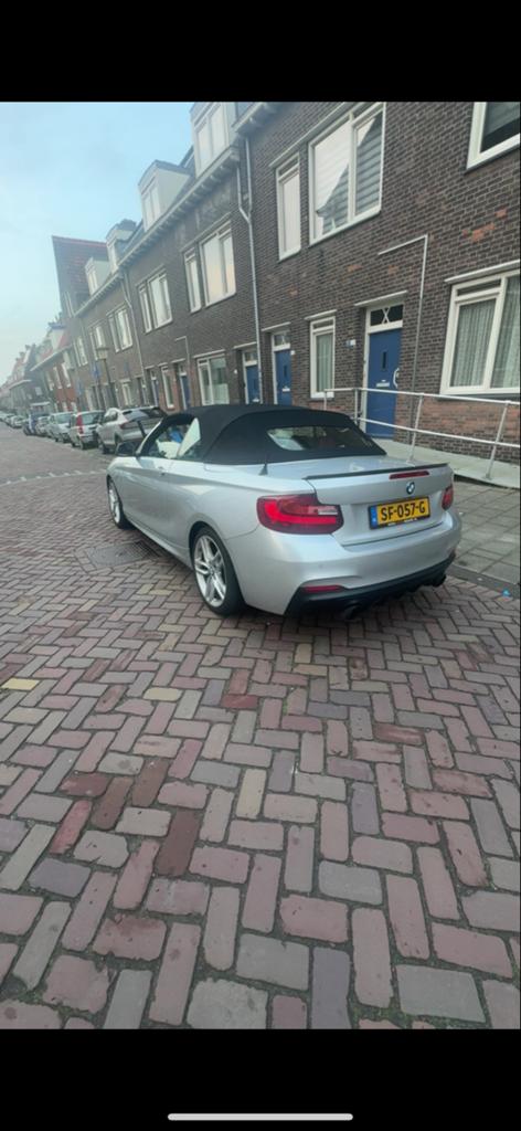 BMW 2-Serie 2.0 220IA 135KW Cabrio Aut8 2016 Grijs, Auto's, BMW, USB, 4 cilinders, Cabriolet, Leder