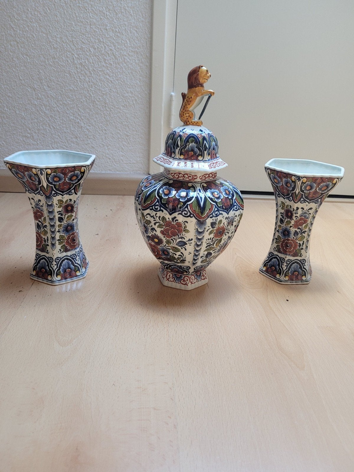 Delfts Blauw aardewerk set: pot met deksel en twee vazen, Ophalen of Verzenden