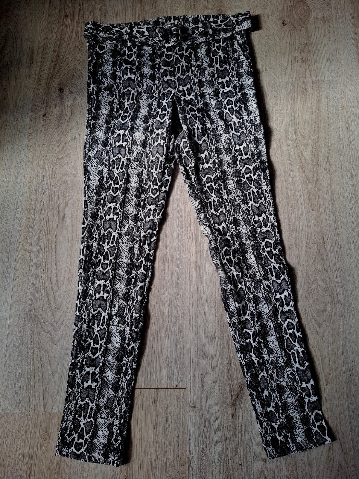 Helena Hart Amsterdam Broek met Slangenprint Maat L, Kleding | Dames, Broeken en Pantalons, Zwart, Maat 42/44 (L), Nieuw, Ophalen of Verzenden