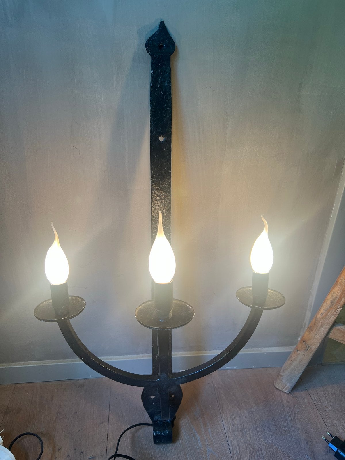 Antieke Smeedijzeren Wandlamp met 3 Lichtpunten, Ophalen