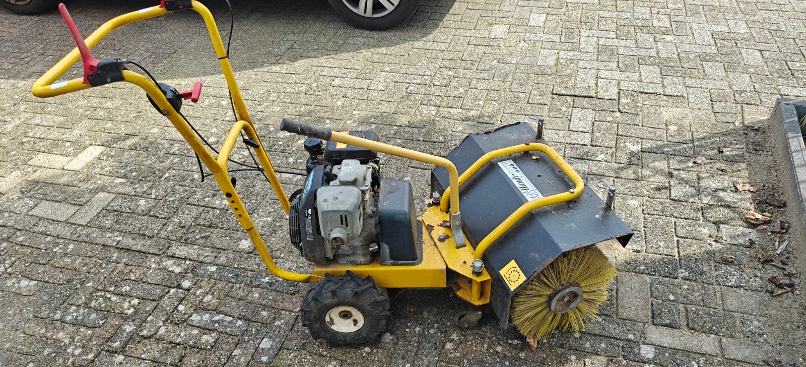 Veegmachine met benzinemotor - lekt brandstof, Ophalen of Verzenden