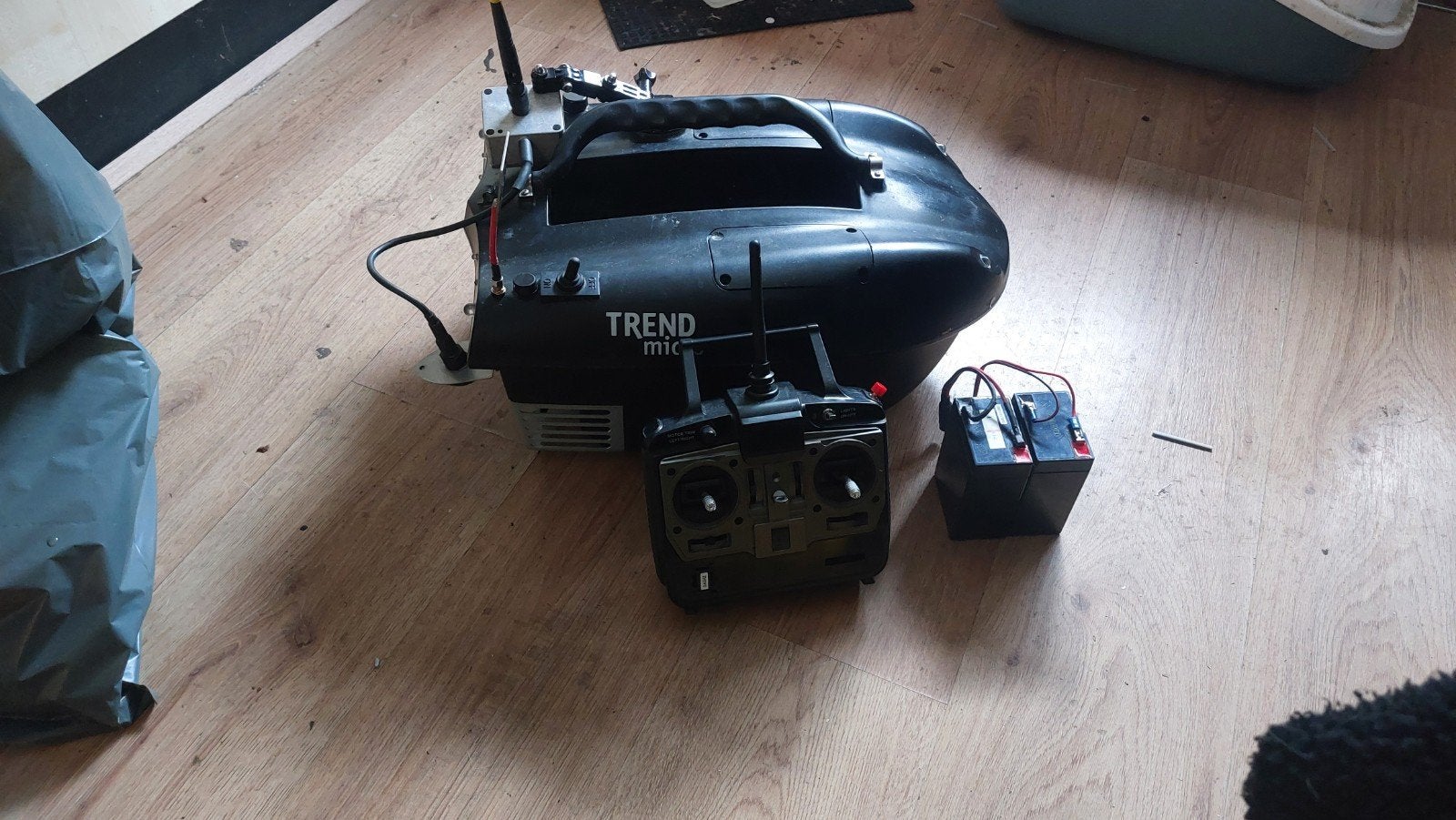 trend micro voerboot met fishfinder, Ophalen of Verzenden, Gebruikt, Complete set
