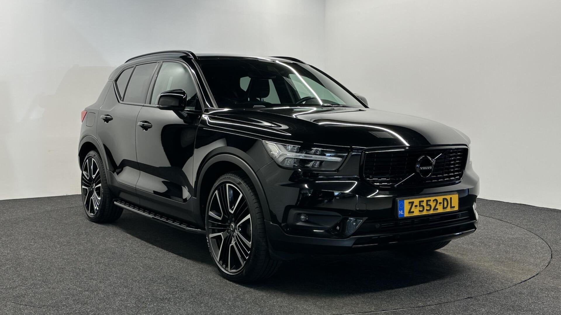 Volvo XC40 1.5 T5 Recharge Inscription R Design|ACC|ECC|21'|, Auto's, Met garantie (alle), Zwart, Bedrijf, Hybride Elektrisch/Benzine