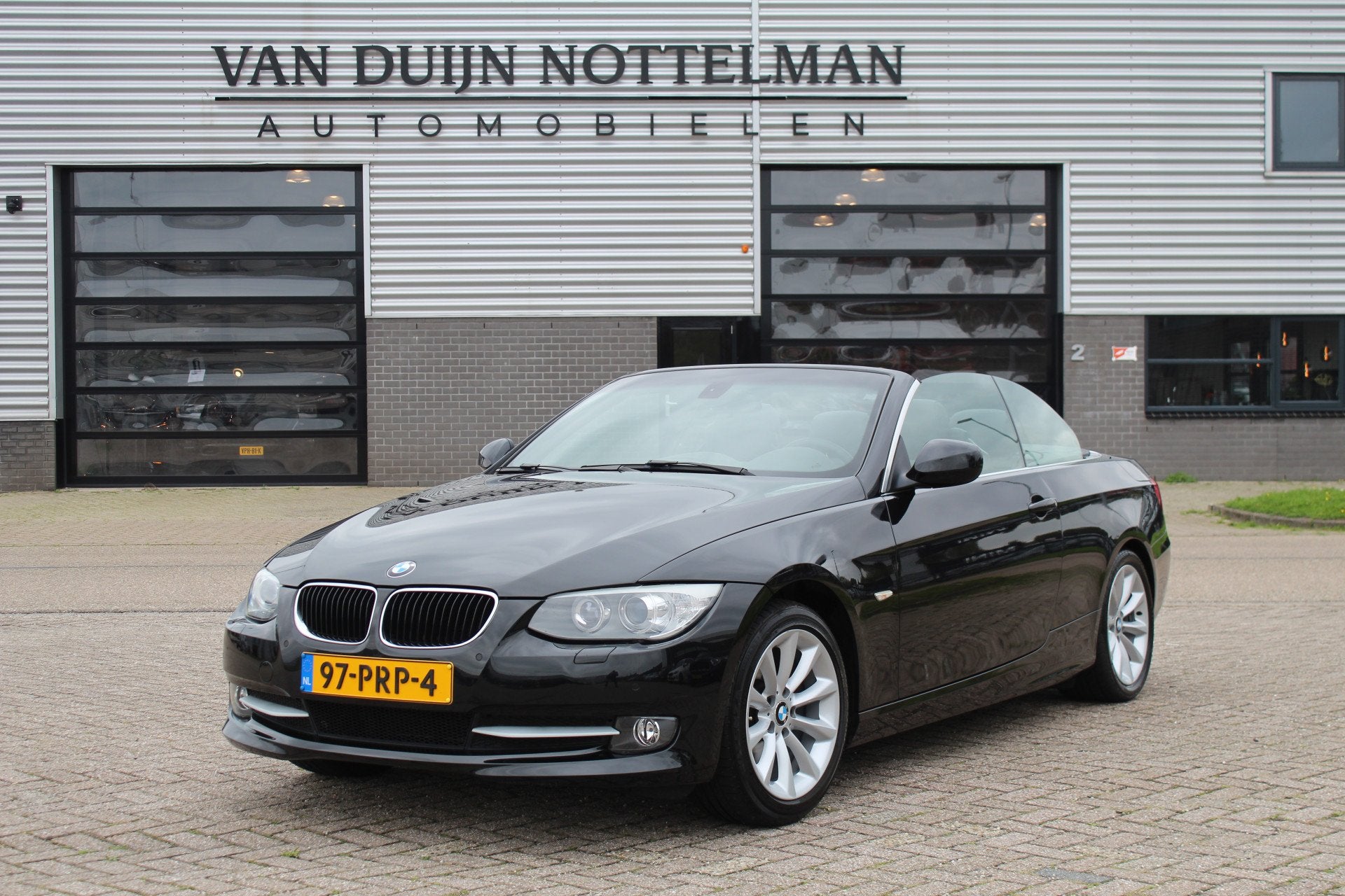 BMW 3 Serie Cabrio 320i High Executive / Leer / Xenon / 1ste, Achterwielaandrijving, 4 cilinders, 4 stoelen, Zwart
