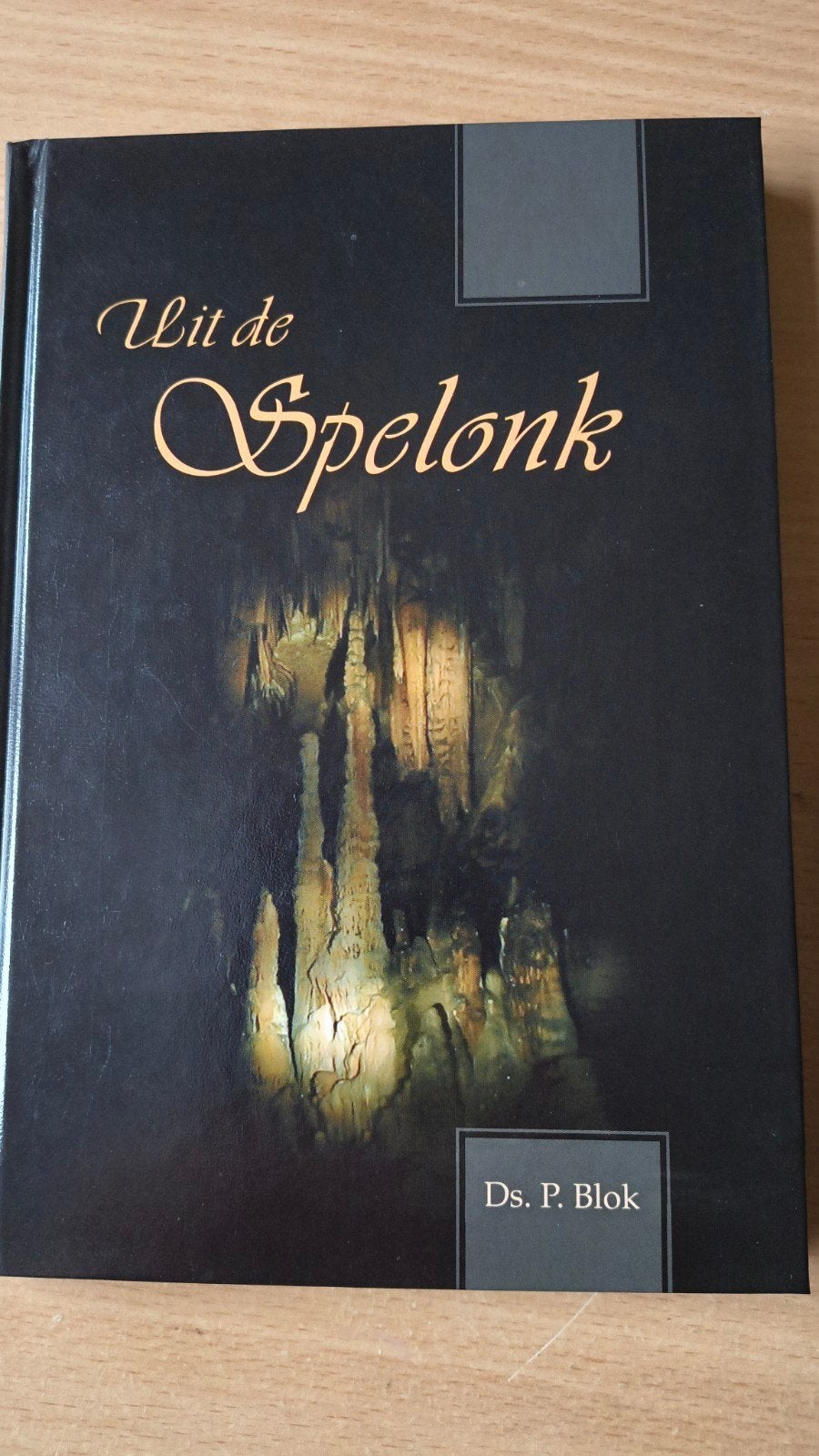 Uit de spelonk. Ds P Blok, Christendom | Protestants, Ophalen of Verzenden, Ds P Blok, Zo goed als nieuw