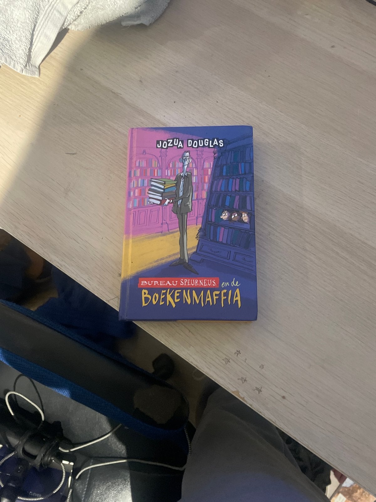 Bureau Speurneus en de Boekenmaffia - Jozua Douglas, Ophalen of Verzenden, Zo goed als nieuw, Fictie