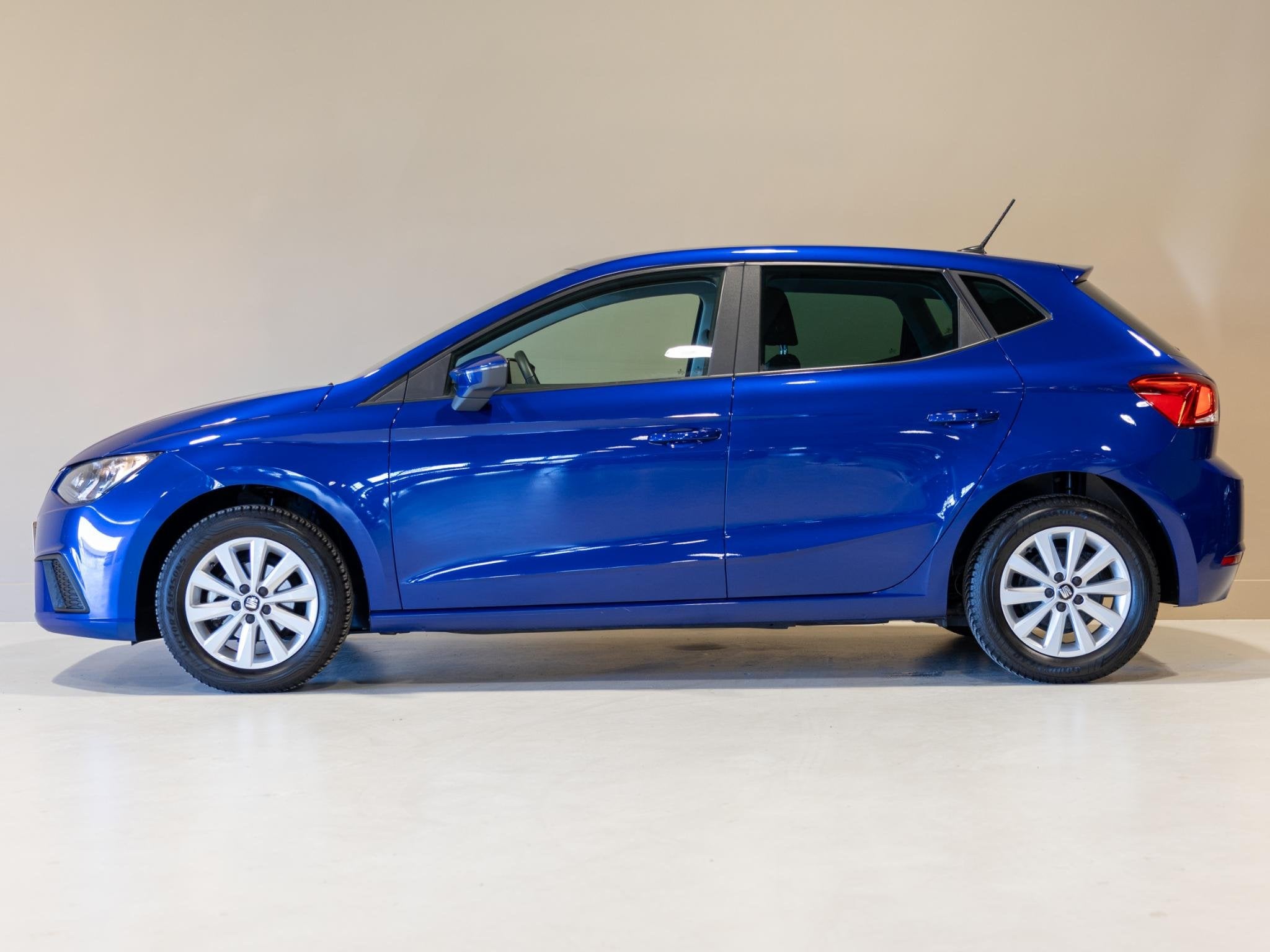 SEAT Ibiza 1.0 TSI Style Business Intense / 95pk / Achteruit, Voorwielaandrijving, Stof, 95 pk, Met garantie (alle)