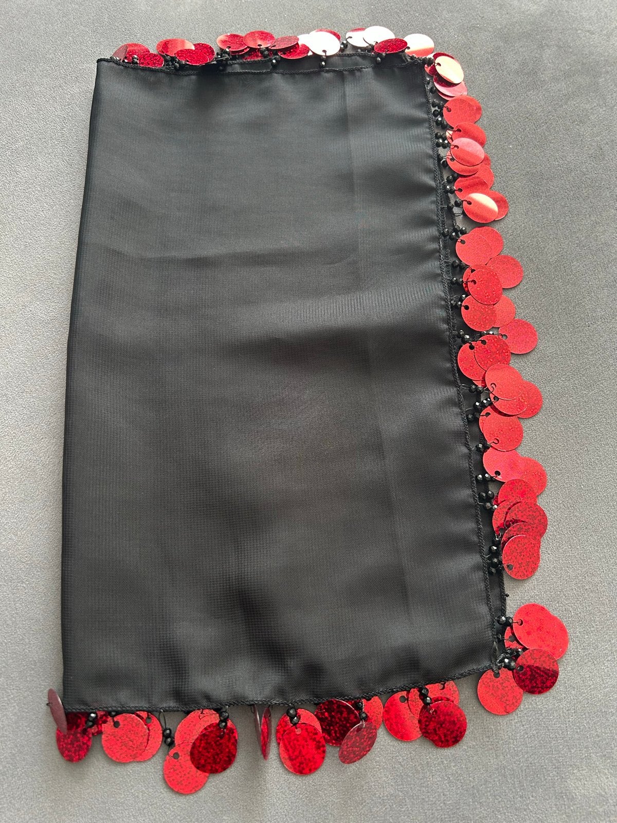 Bruidshallymendili - Zwarte hoofddoek met rode pailletten, Kleding | Dames, Hoeden en Petten, Ophalen of Verzenden, Nieuw, One size fits all