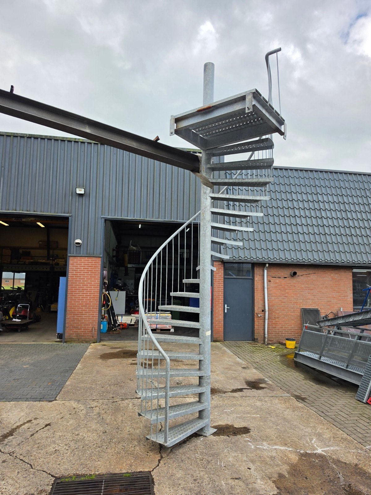 Wenteltrap gegalv. Hoog 3,95mtr nor093