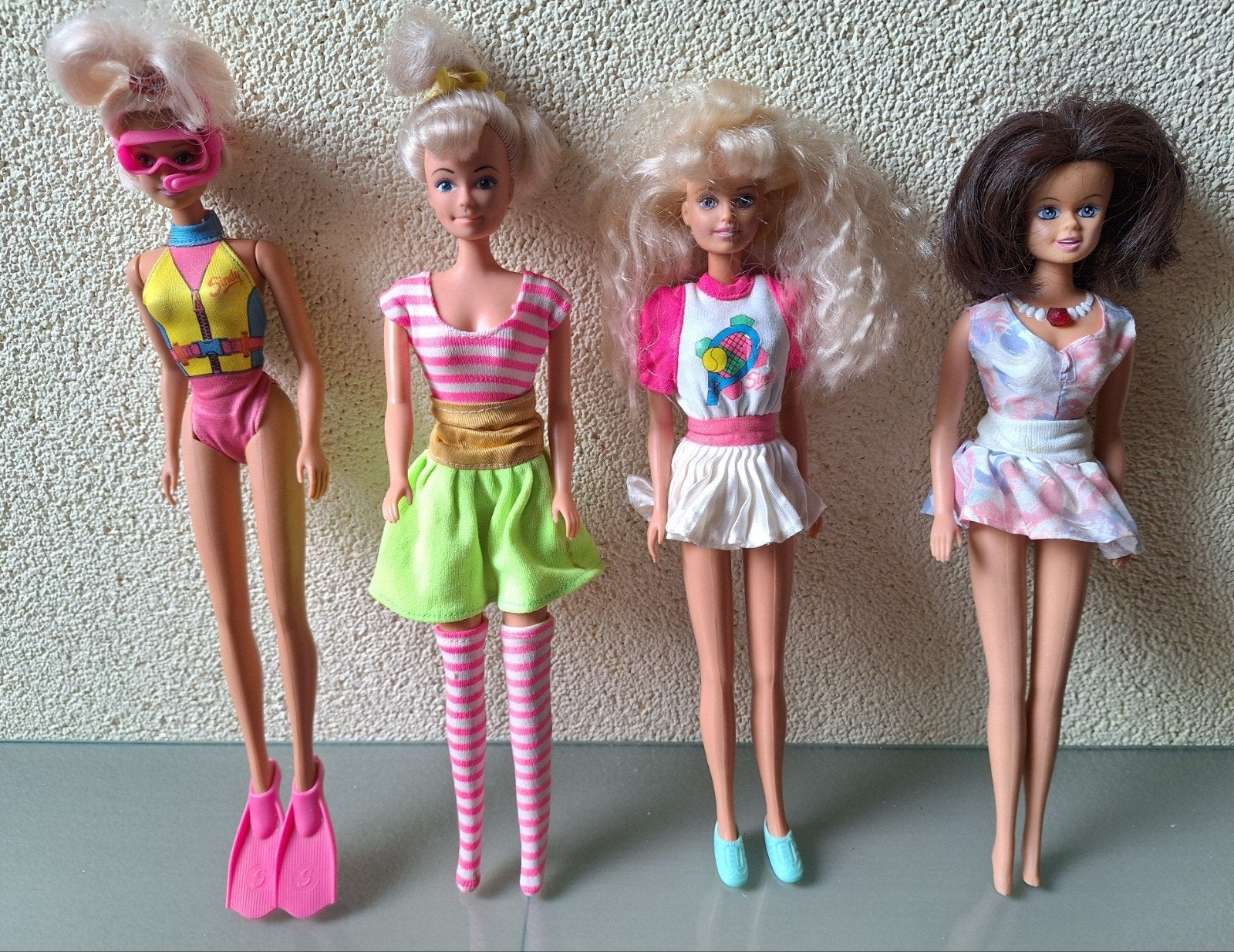 4 Barbiepoppen poppen met extra kleding., Ophalen of Verzenden, Gebruikt, Barbie
