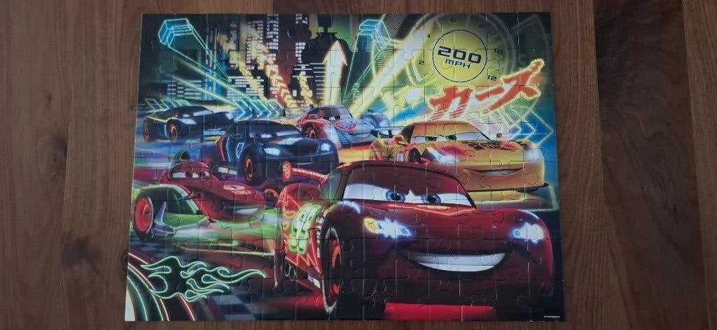 Ravensburger kinderpuzzel Cars Neon - Disney XXL 100 stukjes, Ophalen of Verzenden, Meer dan 50 stukjes, Gebruikt, 6 jaar of ouder